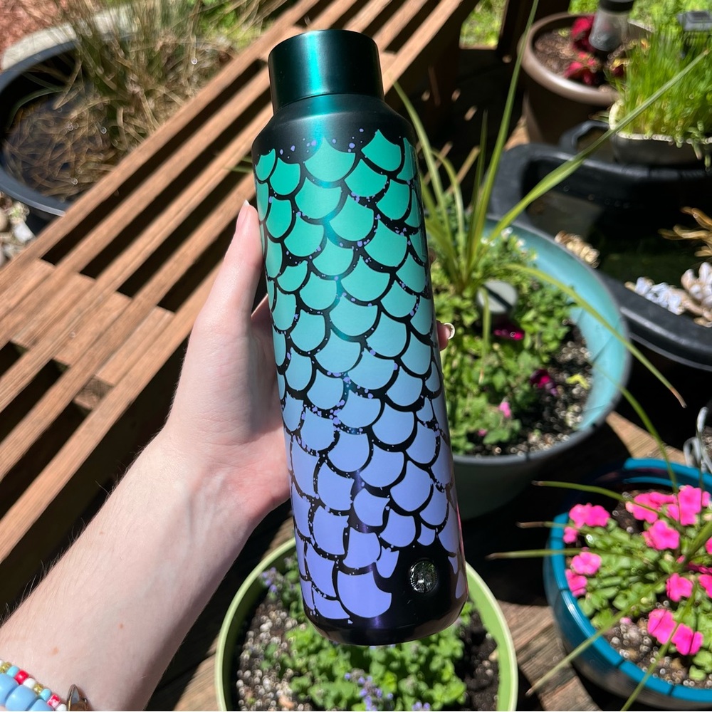 Starbucks 2025 Mermaid Scale Vacuum Insulated Water Bottle NWT